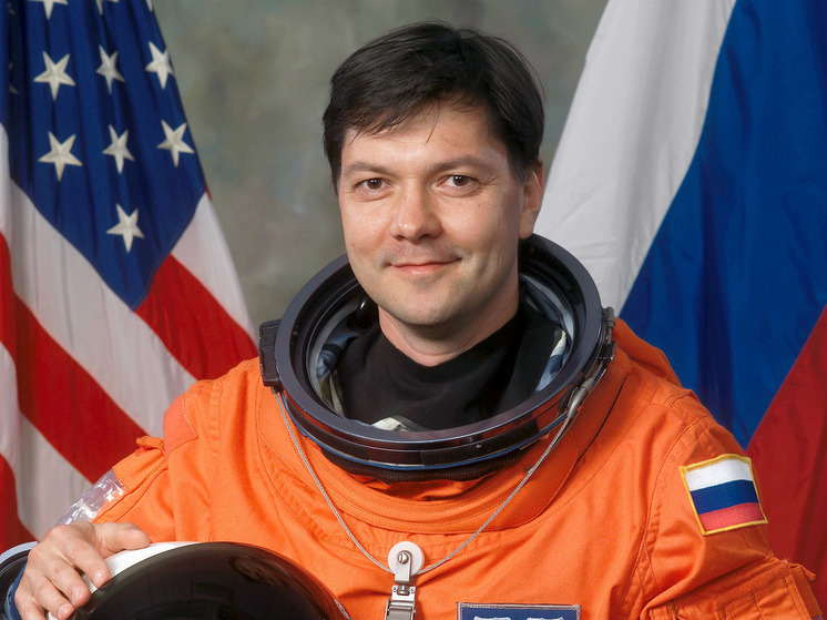 Russian cosmonaut sets world record for total stay in space